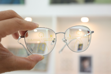 When to trust a manufacturer recommended base curve on your progressive lenses